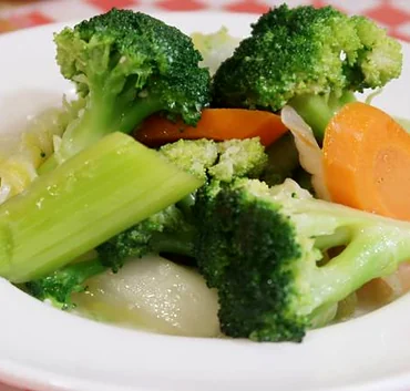 Stir-fried mixed vegetables with broccoli, carrot and celery