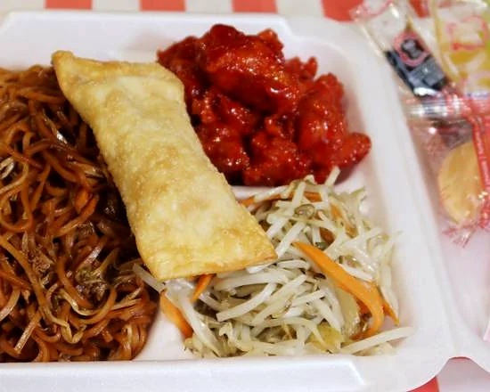 Combo D: sweet and sour pork, rice noodles, chop suey and an egg roll